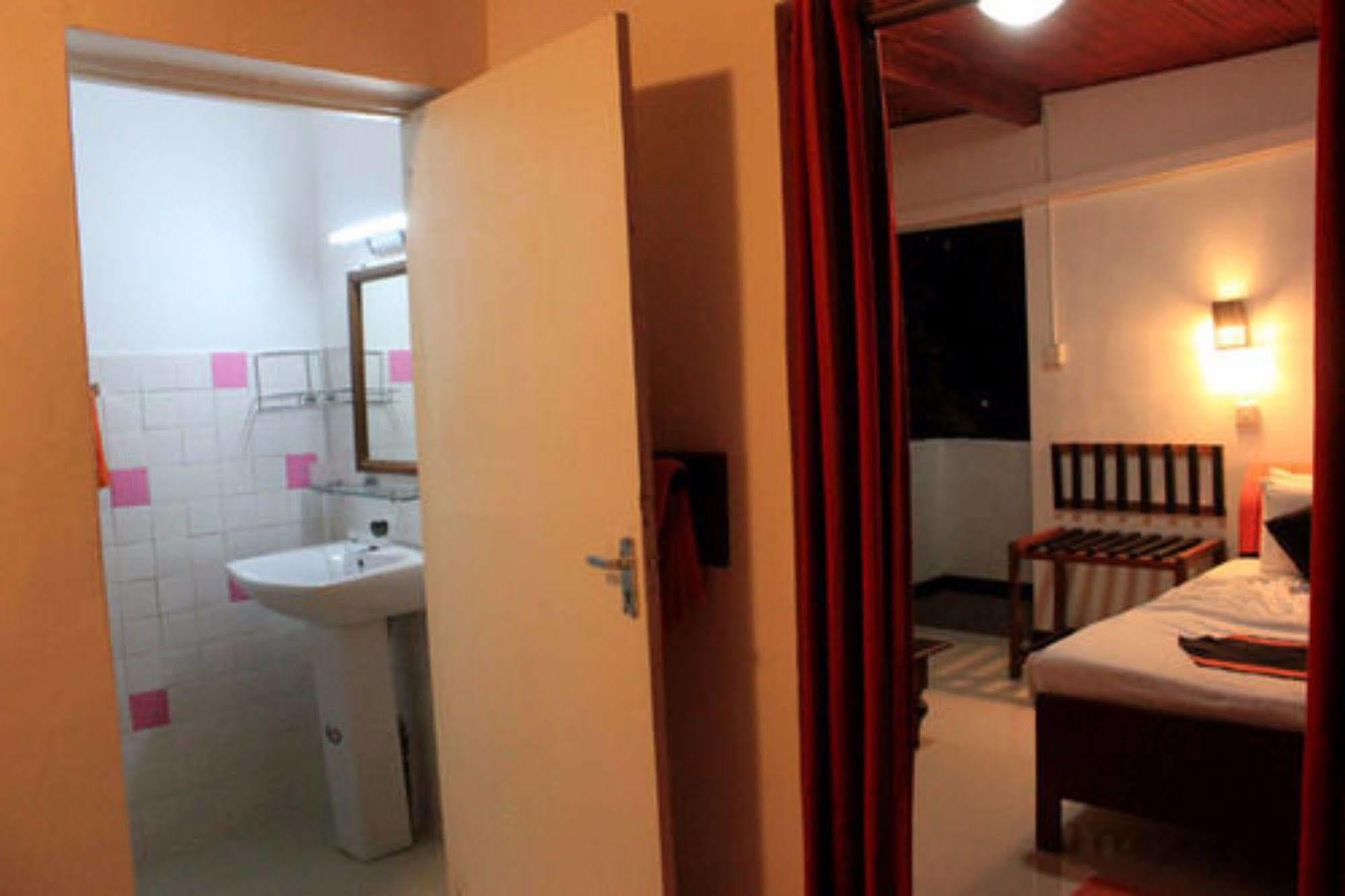 Samaya Beach Hotel Unawatuna Eksteriør billede